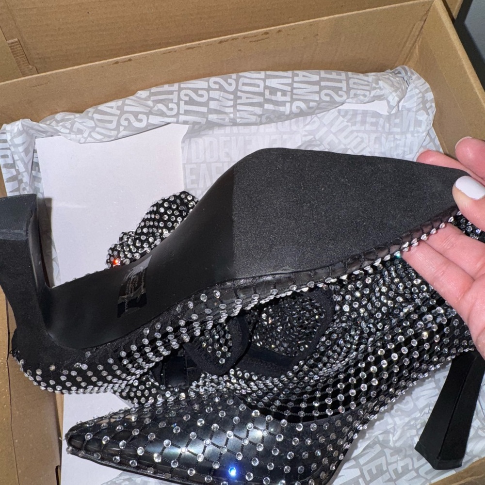 Elegant Black and Silver Women's Heels - Picture 2 of 5